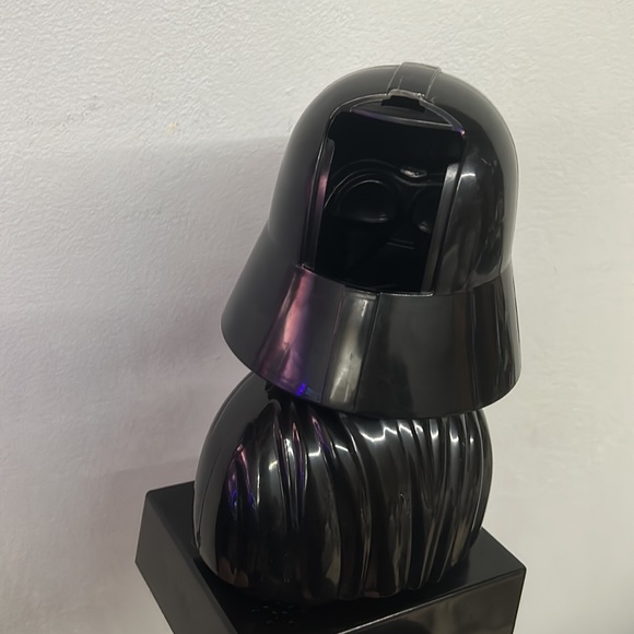 Darth Vader Galerie Candy Dispenser - Picture 2 of 3
